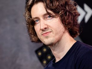 Why Dean Lewis’ Next Tour Might Be His Most Vulnerable — The Heart